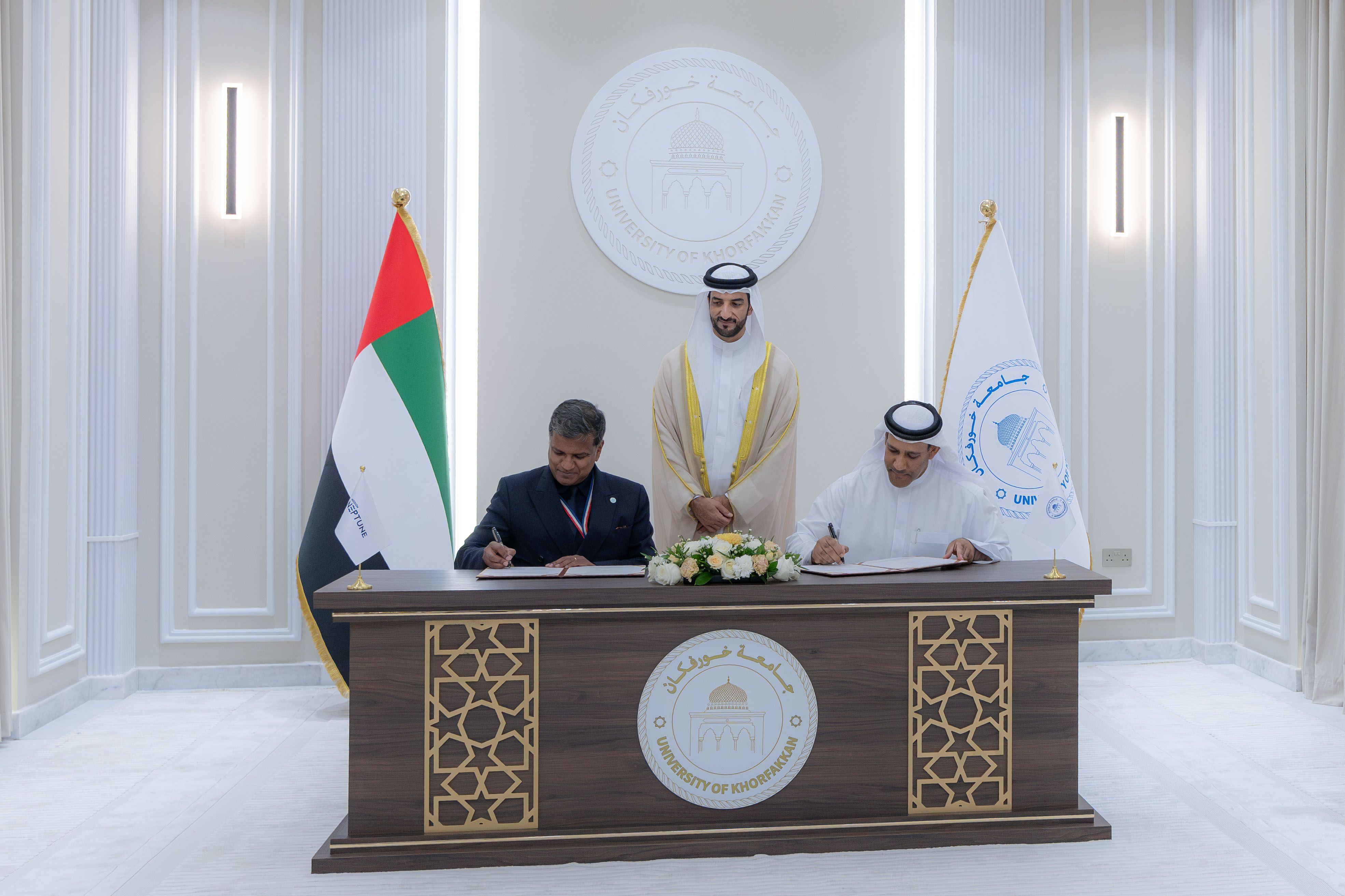 سلطان بن أحمد القاسمي يشهد توقيع جامعة خورفكان مذكرات تفاهم مع مبادرة نبتون ومدينة الشارقة للإعلام والعربية للطيران